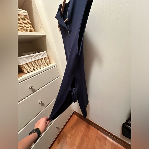 ALICE AND OLIVIA! Sexy, sleeveless and slits! Navy blue, size small! - Picture 5 of 5